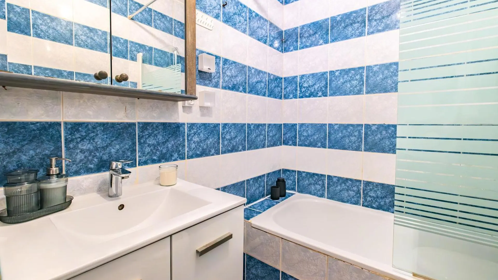 Apt 4 Guests Montorgueil 2 París